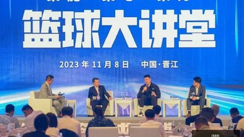 申花球队重庆客场夜航出发，刘诚宇列阵出征阵容